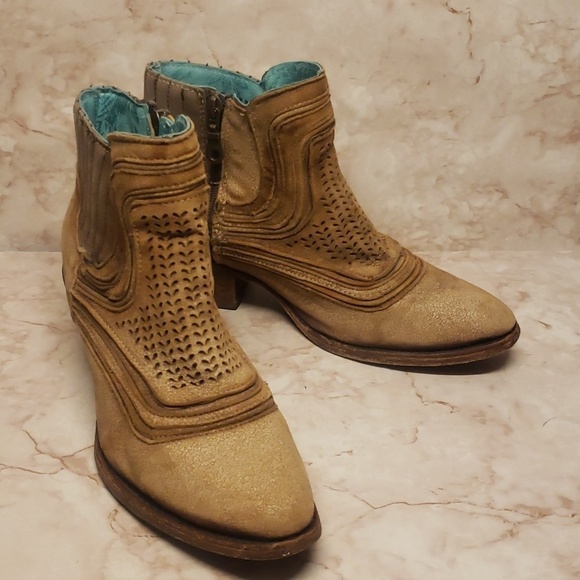 Corral Shoes - Corral Vintage tan leather zip up pointy cowgirl western women's boots size 7.5